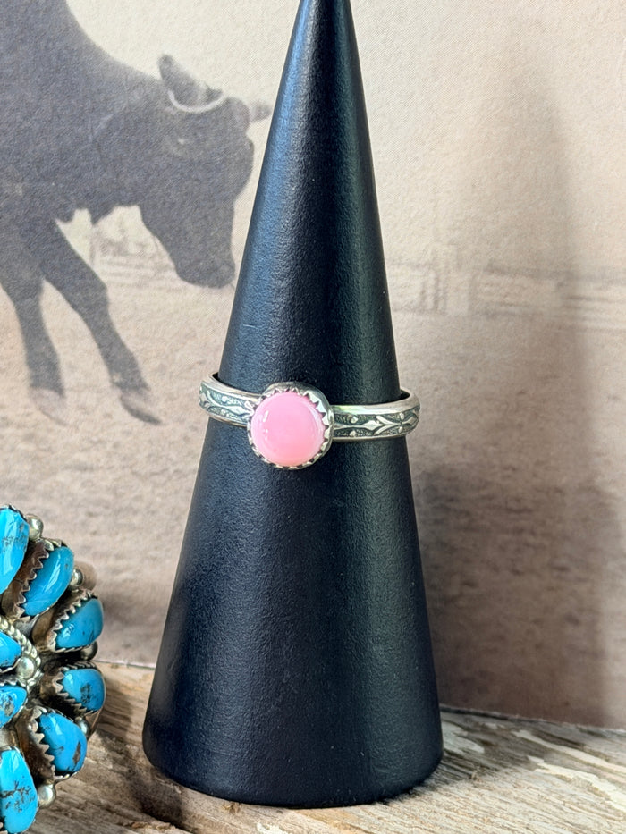 Authentic Native America Navajo Sterling Silver Pink Conch Shell Ring By Letricia Largo size 9