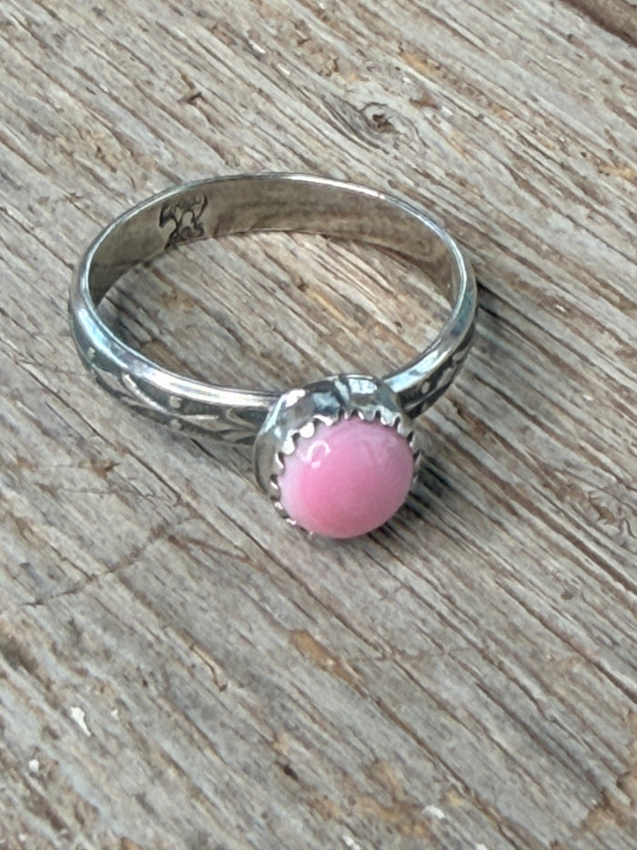 Authentic Native America Navajo Sterling Silver Pink Conch Shell Ring By Letricia Largo size 9