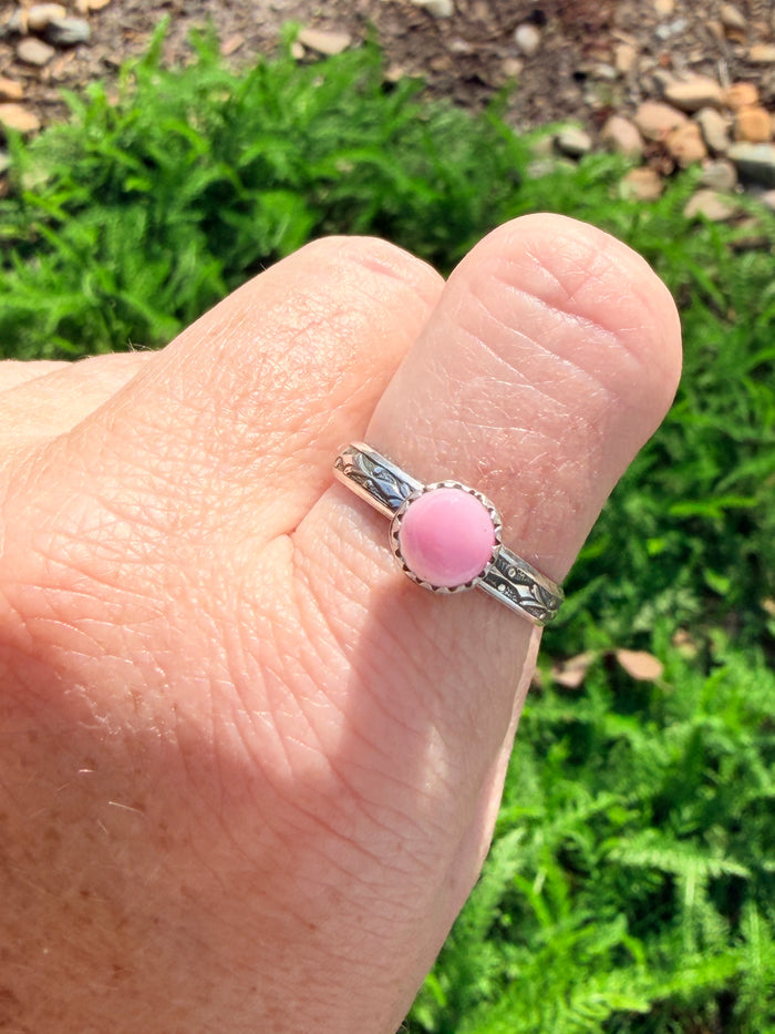 Authentic Native America Navajo Sterling Silver Pink Conch Shell Ring By Letricia Largo size 9