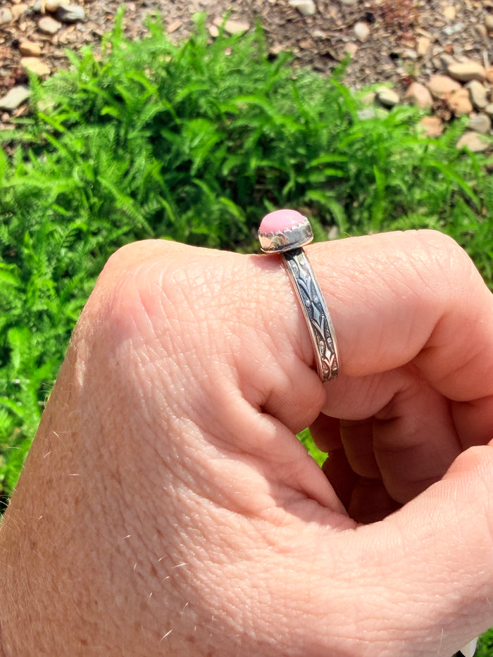 Authentic Native America Navajo Sterling Silver Pink Conch Shell Ring By Letricia Largo size 9