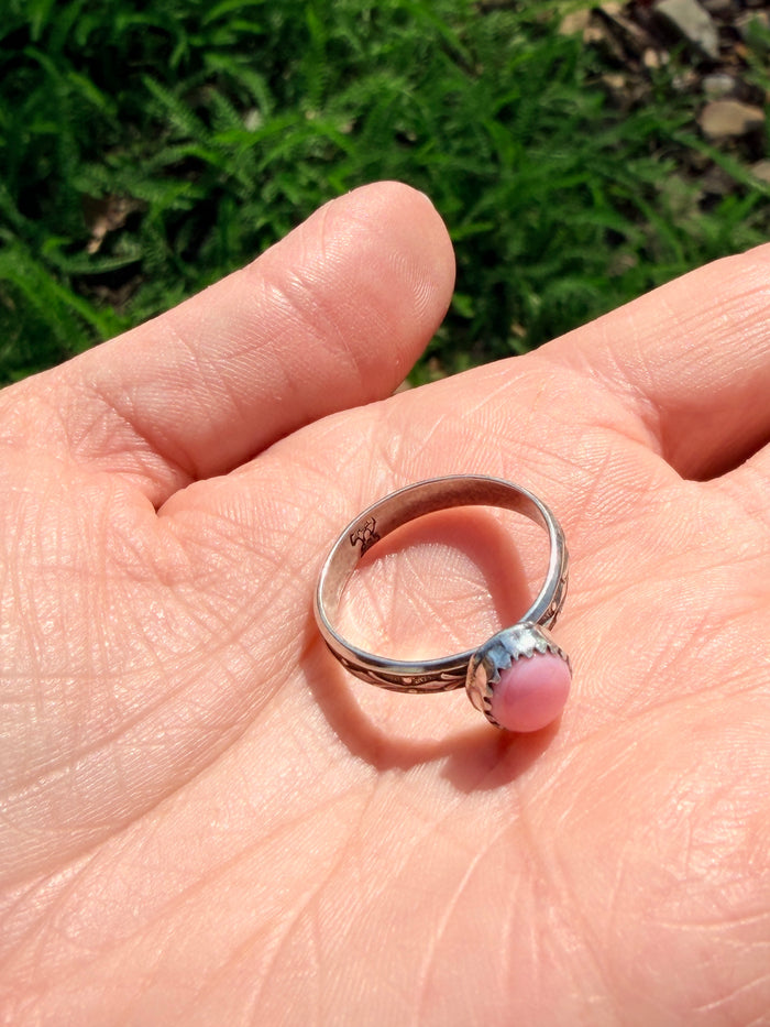 Authentic Native America Navajo Sterling Silver Pink Conch Shell Ring By Letricia Largo size 9