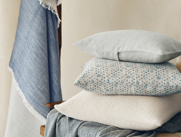Canyon Organic Throw + Decorative Pillow Cover Set