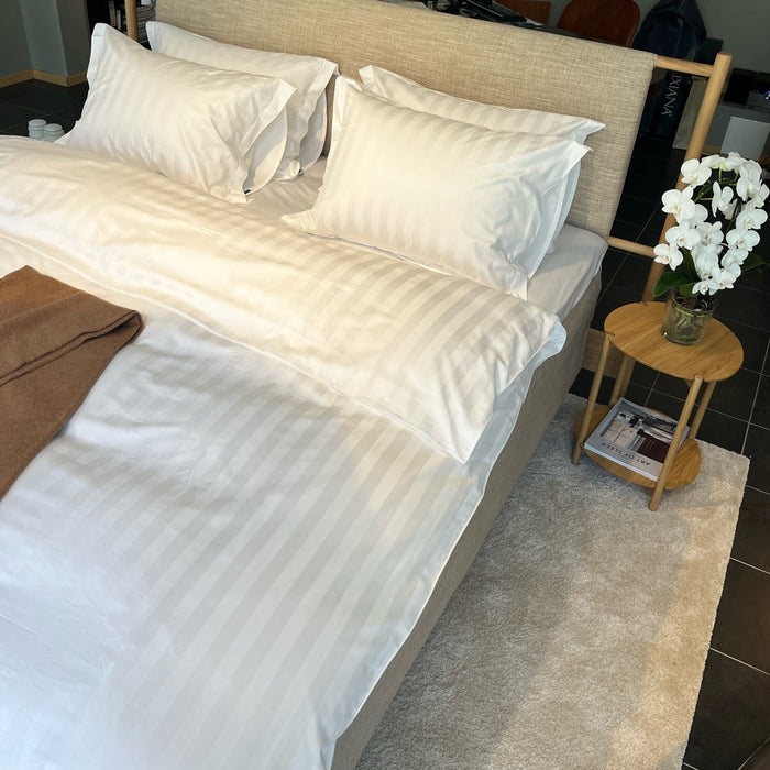DUX Sateen stripe sengetøy hvit