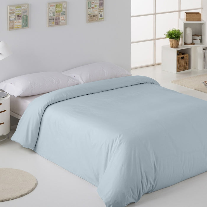Funda nórdica lisa 50-50 azul celeste escena de cama