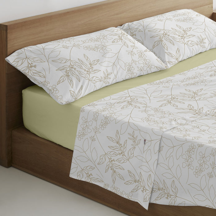 Juego de sábanas estampado Circe crema, escena de cama