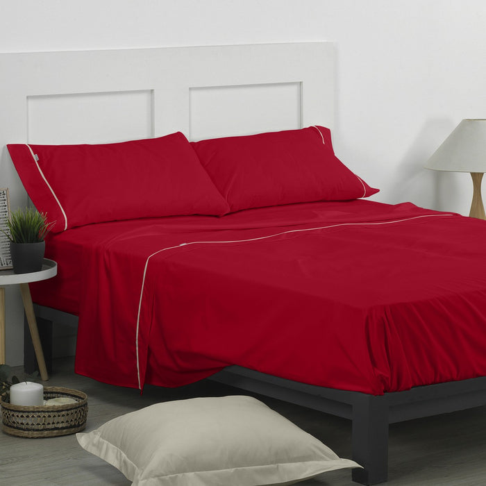 Juego de sábanas liso burdeos escena de cama