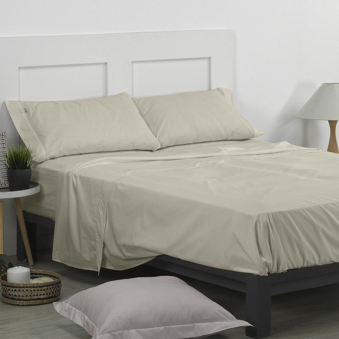Juego de sábanas liso piedra escena de cama