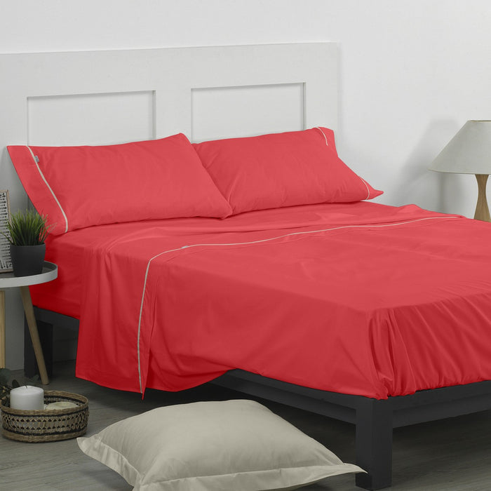 Juego de sábanas liso rojo escena de cama
