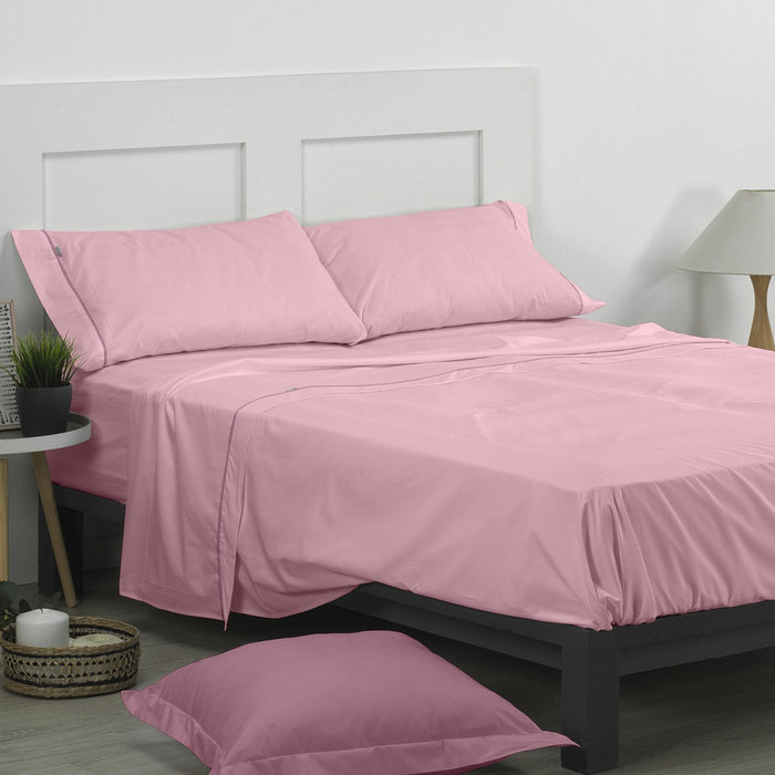 Juego de sábanas liso rosa escena de cama