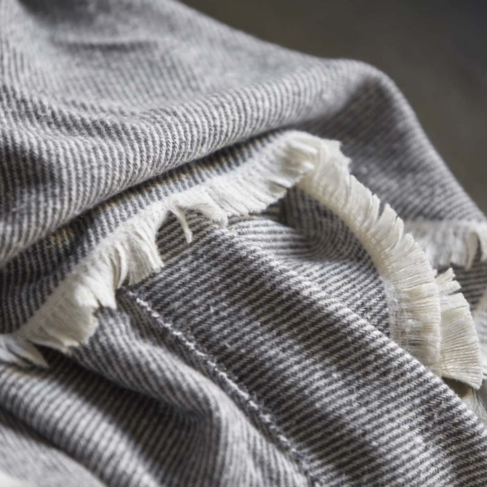 LARES_GRIS_DETALLE_DISEÑO