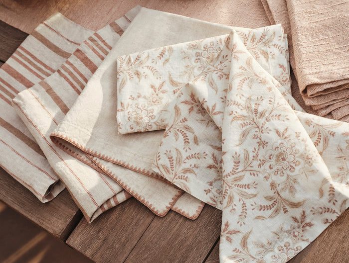 Marguerite Organic Print Napkins, Set of 4 - Coyuchi | Natural w/Praline
