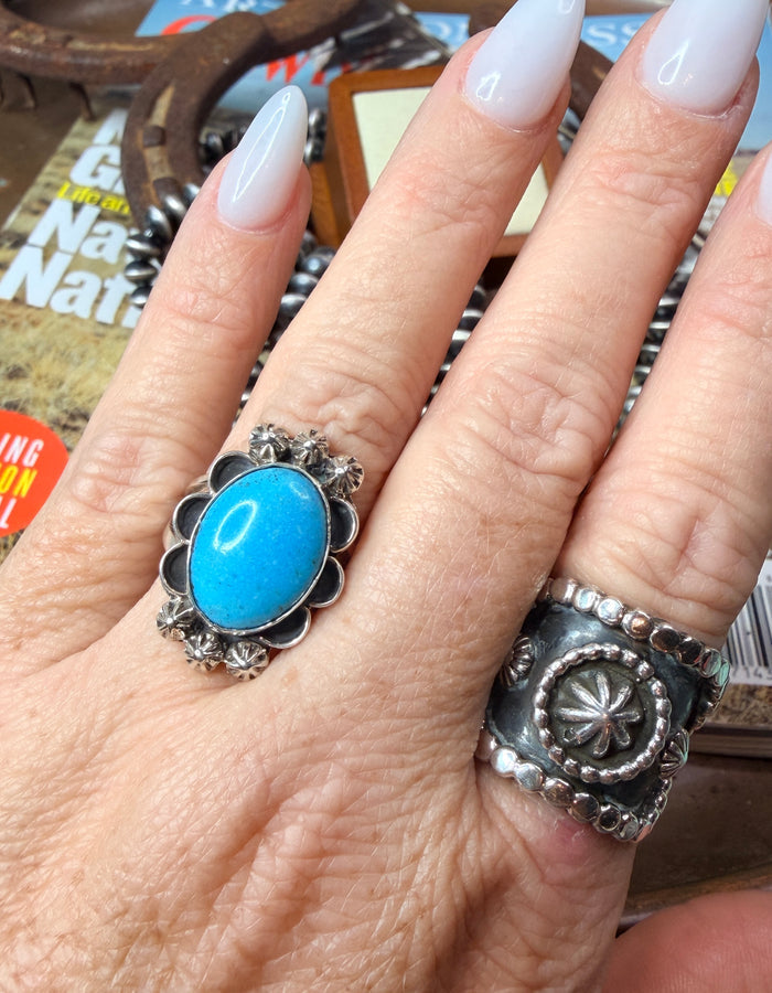 Native Made Kingman Turquoise and Sterling Silver Detailed Ring By Arlene Lewis Size 7