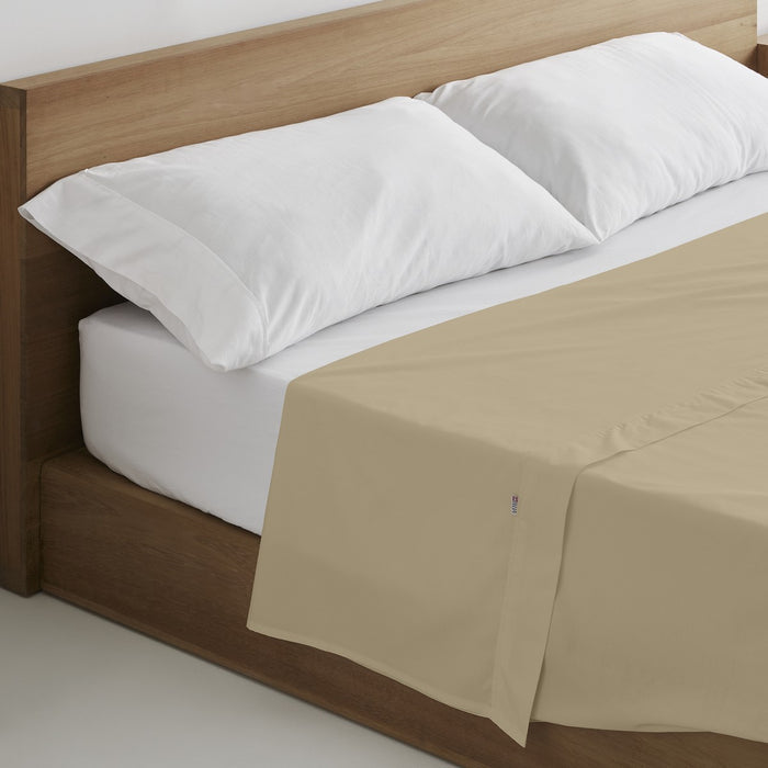 Sábana encimera algodón camel escena de cama