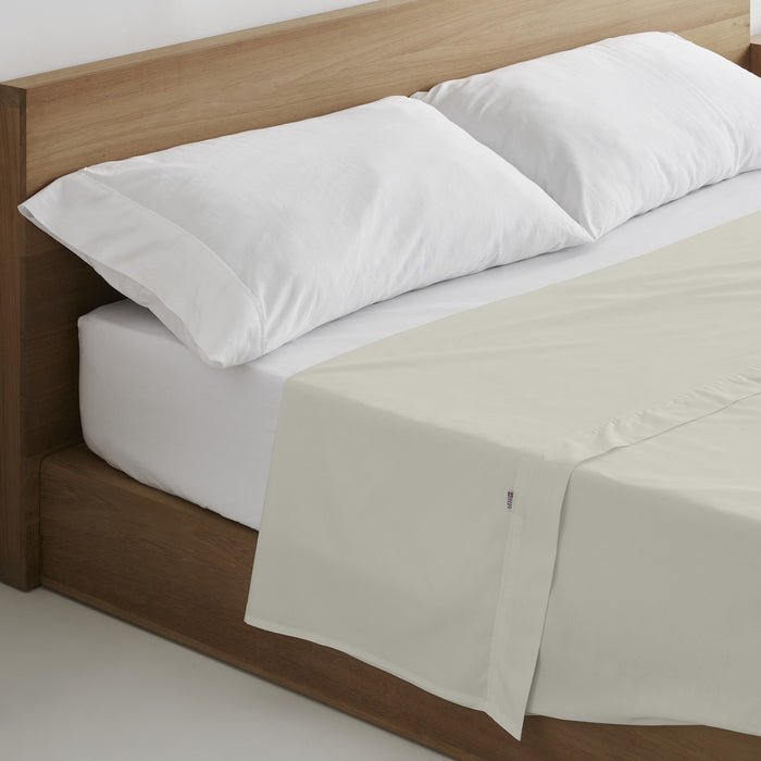 Sábana encimera algodón crema escena de cama