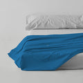Sábana encimera algodón poliéster azul cendre escena de cama