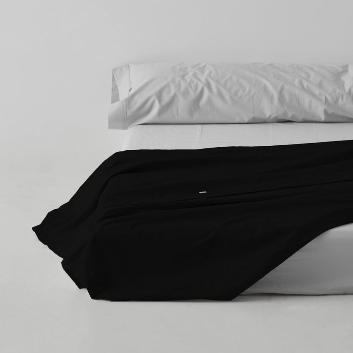 Sábana encimera algodón poliéster negro escena de cama