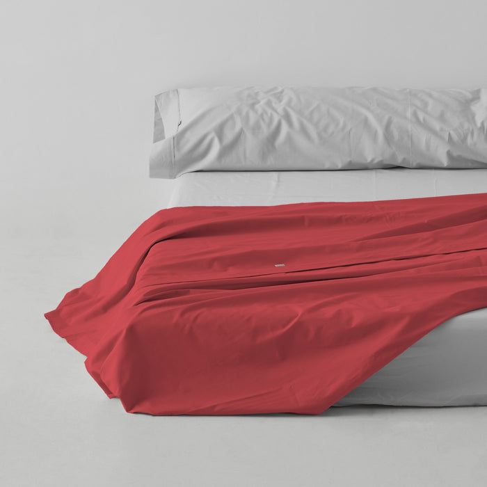 Sábana encimera algodón poliéster rojo escena de cama